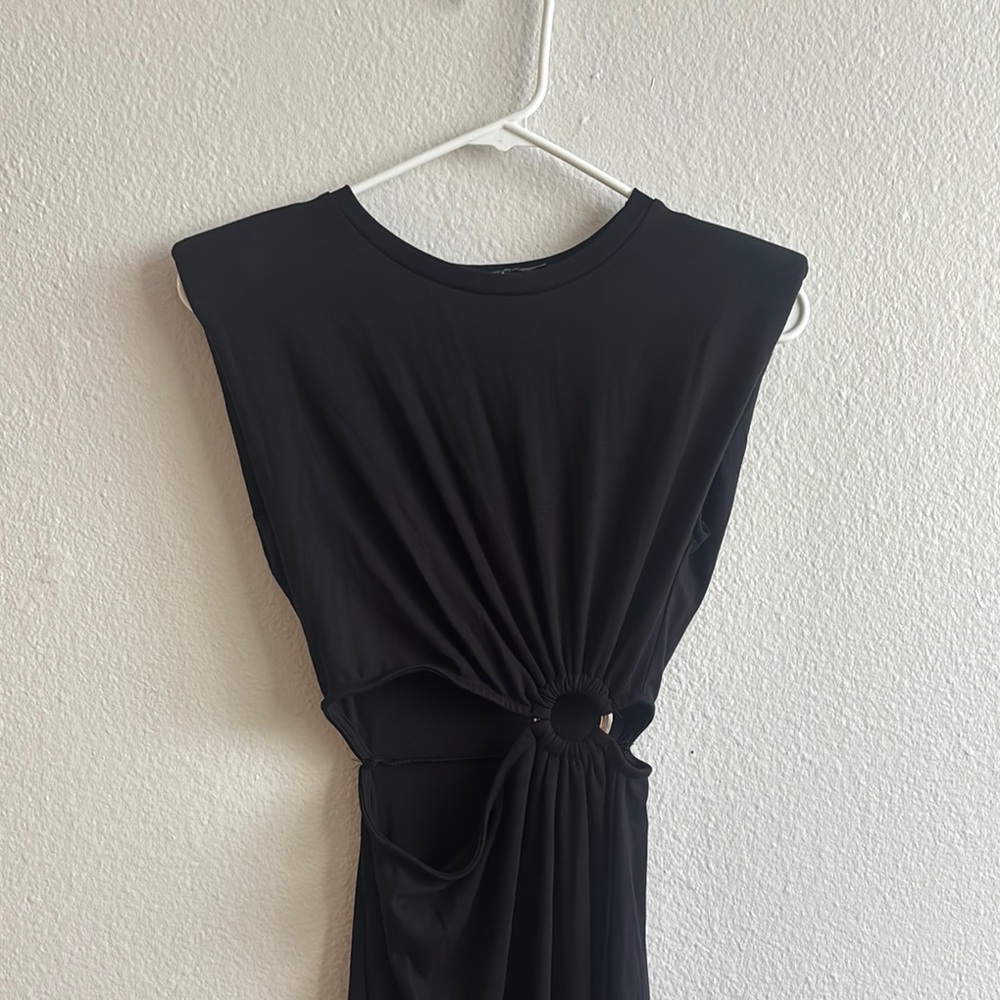 Elegant FORE Black Maxi Dress with Side Cutout Ring Detail FORE brand - Picture 2 of 8